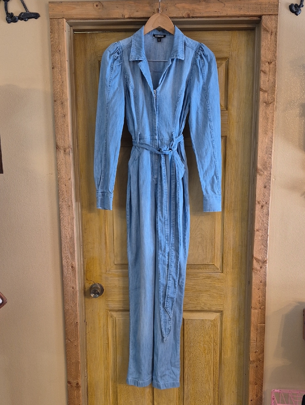 Express Long Sleeve Zip Front Belted Pockets Denim Jumpsuit Size XS 100% Cotton